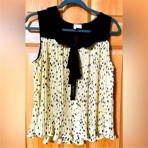 Sleeveless chiffon like blouse